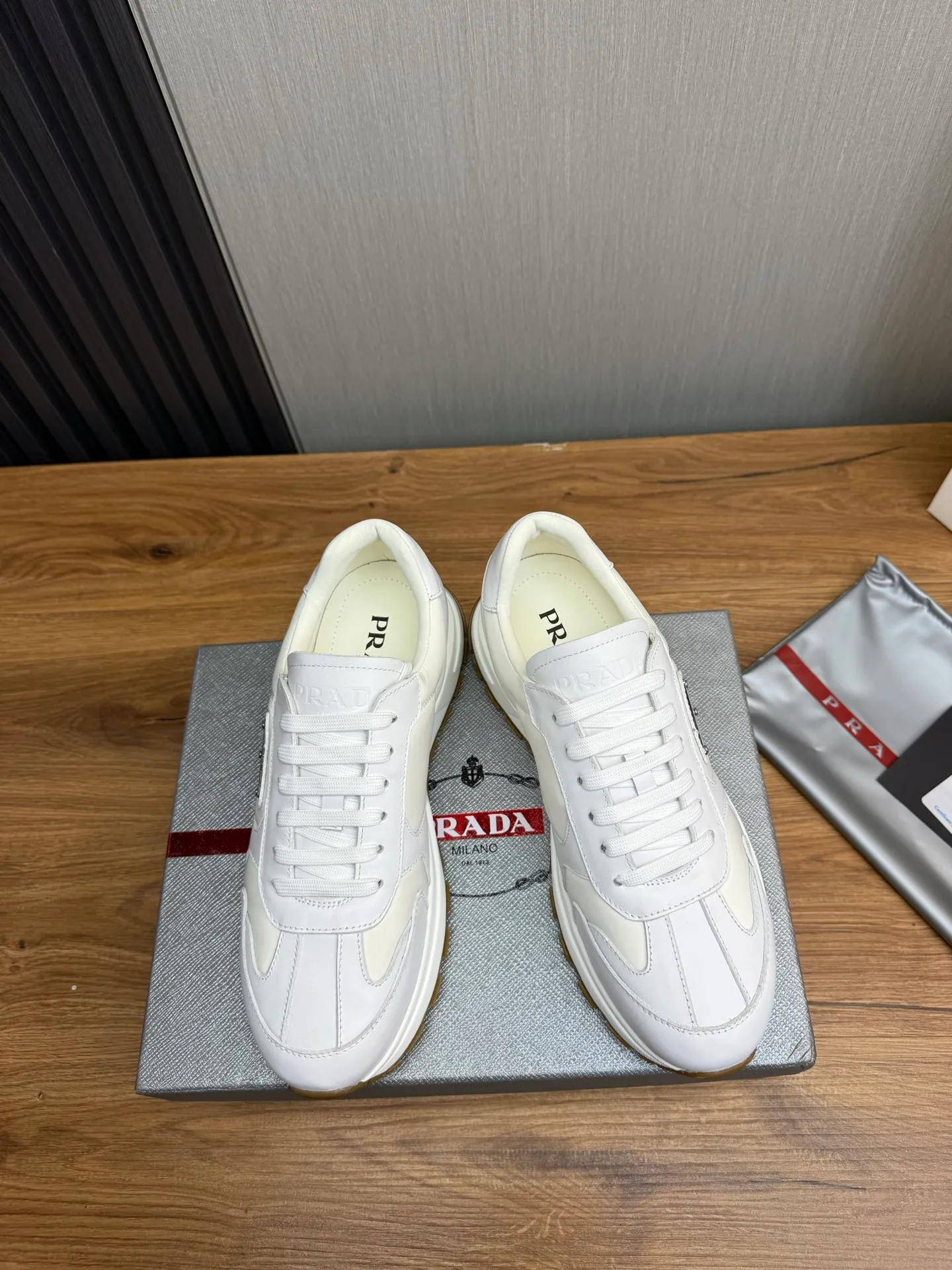 Factory price 580💰 [PRADA] Hot-selling men's shoes shipped 👏Official website synchronized ⬆️ Original cowhide fabric + cowhide lining, cowhide feet 🐮 1:1 shipment ✔️Original original bottom, 38-45 (45. Customized, non-refundable)